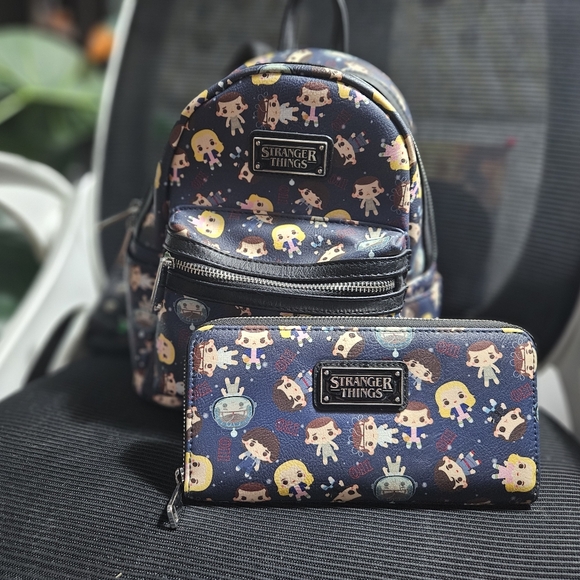 Stranger Things Mini Backpack + Wallet - Picture 1 of 4